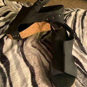 New women’s wedge sandals